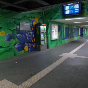 Auftragsgraffiti Blumenmotiv im Solinger Hauptbahnhof